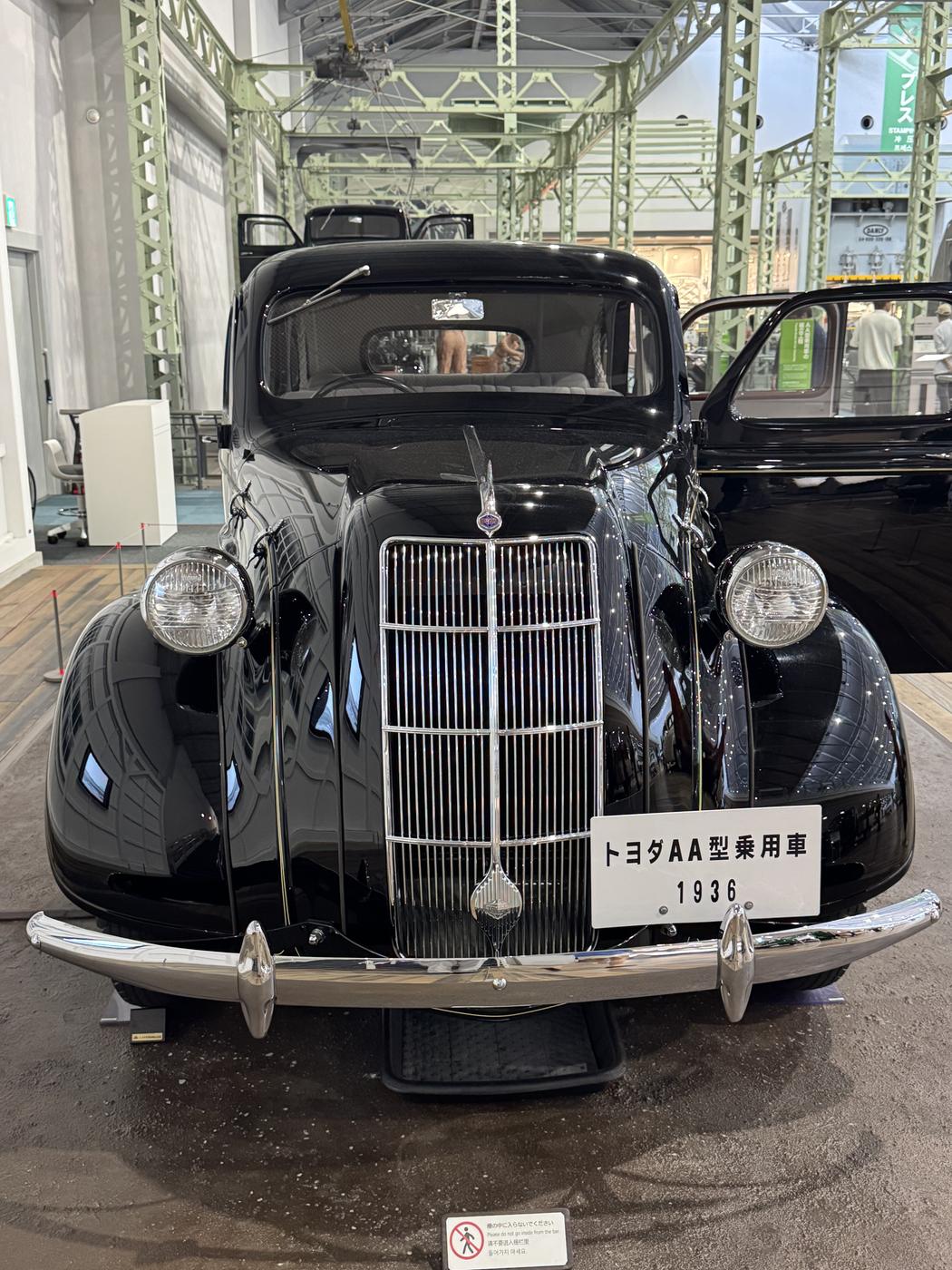 1936 年的豐田 AA 型乘用車，豐田第一款量產房車