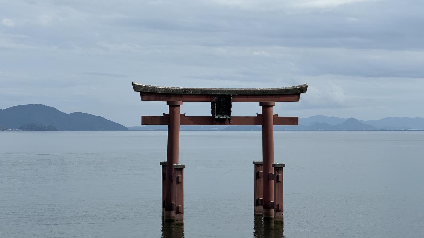 湖中鳥居
