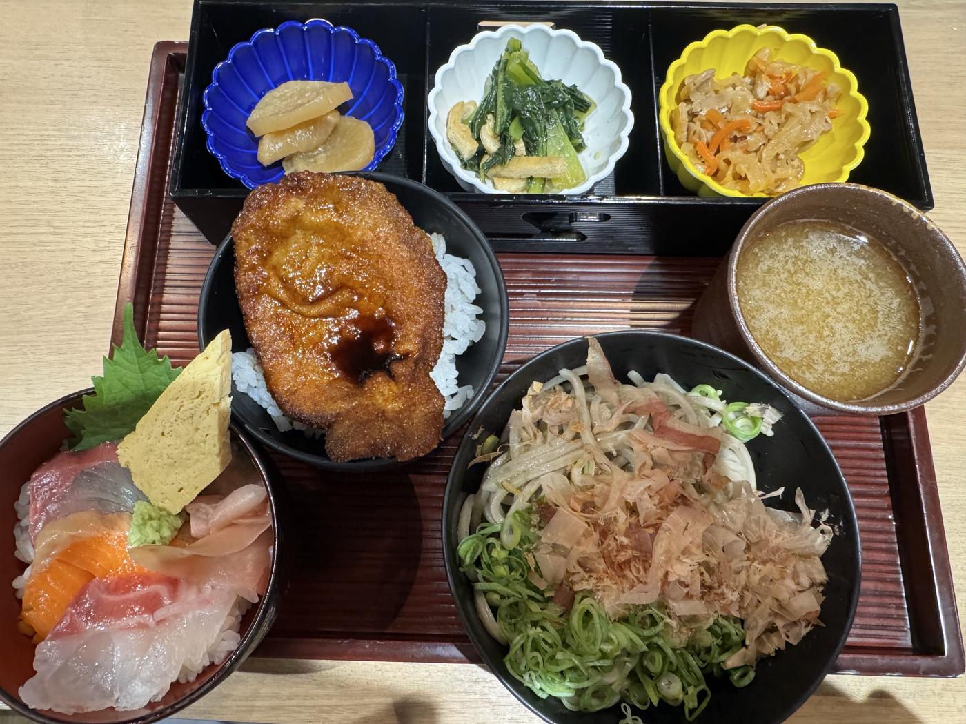越前おろしそば（越前蘿蔔泥蕎麥麵）與ソースカツ丼（醬汁炸豬扒飯），福井兩大名物一次吃齊